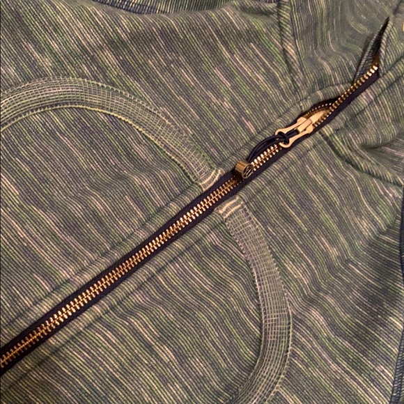 Size 6 Lulu Lemon Scuba Hoodie - Picture 4 of 4